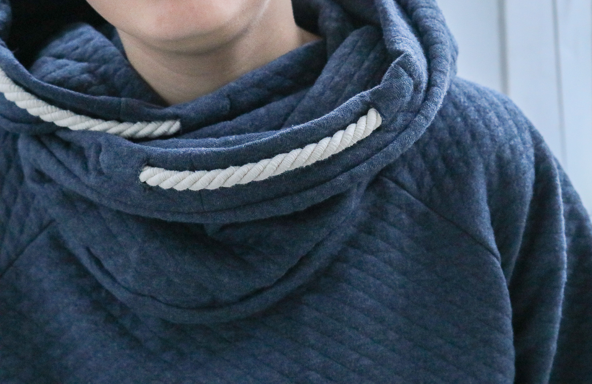 Detail der Kordeln an der Kapuze. JanaKnöpfchen - Nähen für Jungs