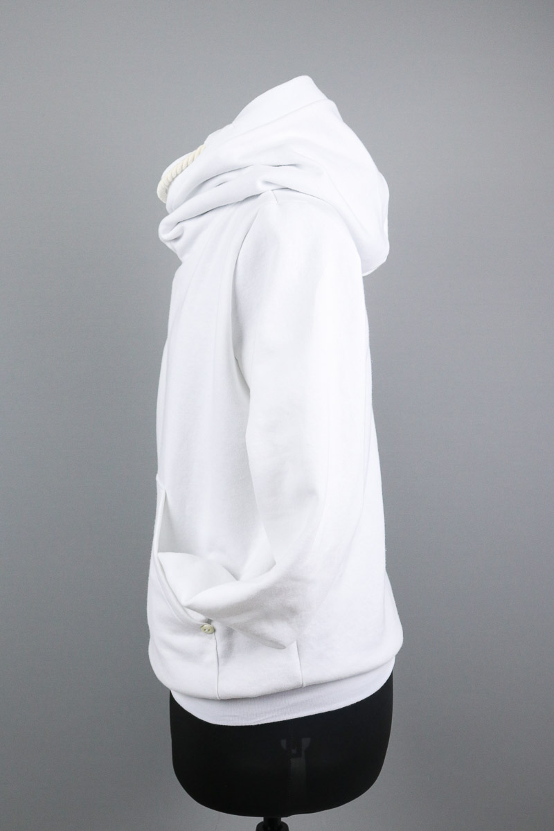 seitliche Ansicht des Hoodies für Frauen. JanaKnöpfchen - Nähen für Jungs