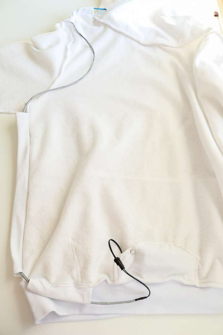 Tunnel für den LED Schlauch im selbstgenähten Hoodie. JanaKnöpfchen