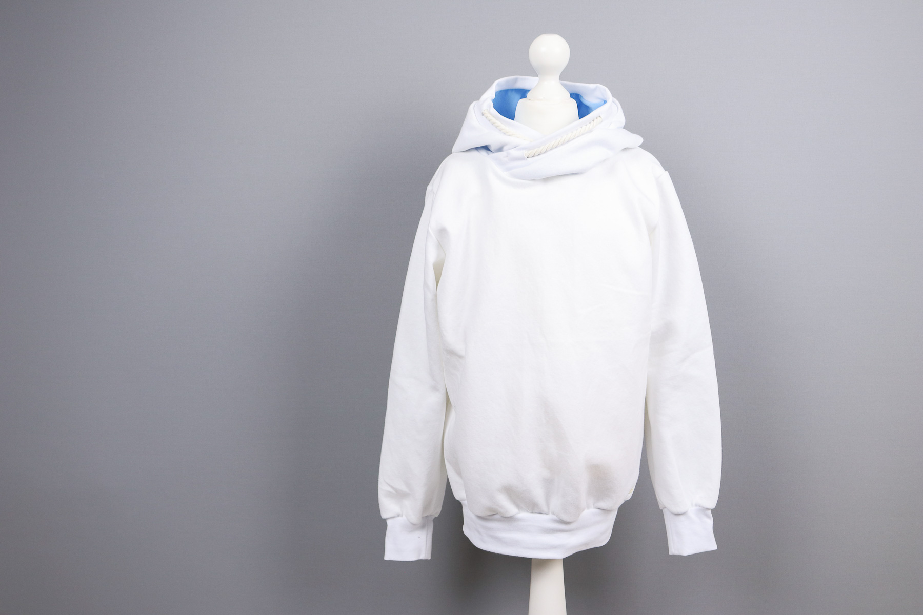 Aus dem Stoffregal einen weißen Hoodie für den Großen nähen. JanaKnöpfchen - Nähen für Jungs