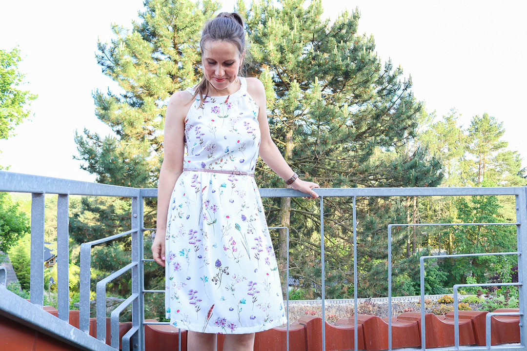 Sommerkleid mit Blümchen nähen. JanaKnöpfchen - Nähen für Jungs
