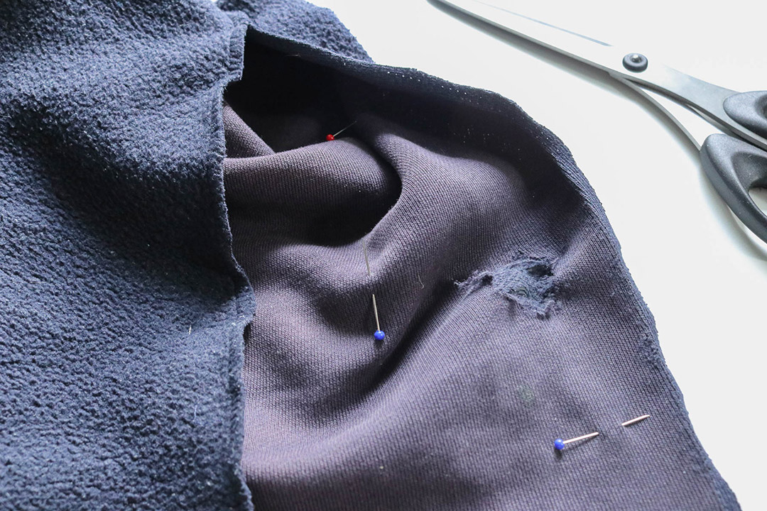 Ärmel der Sweatjacke auftrennen. JanaKnöpfchen