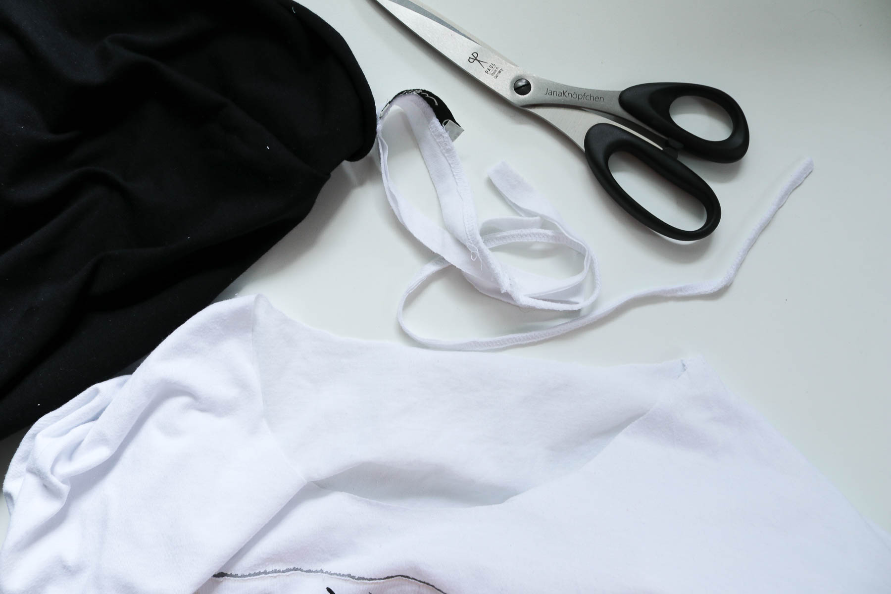 Halsbündchen an T-Shirt neu annähen. JanaKnöpfchen - Nähen für Jungs