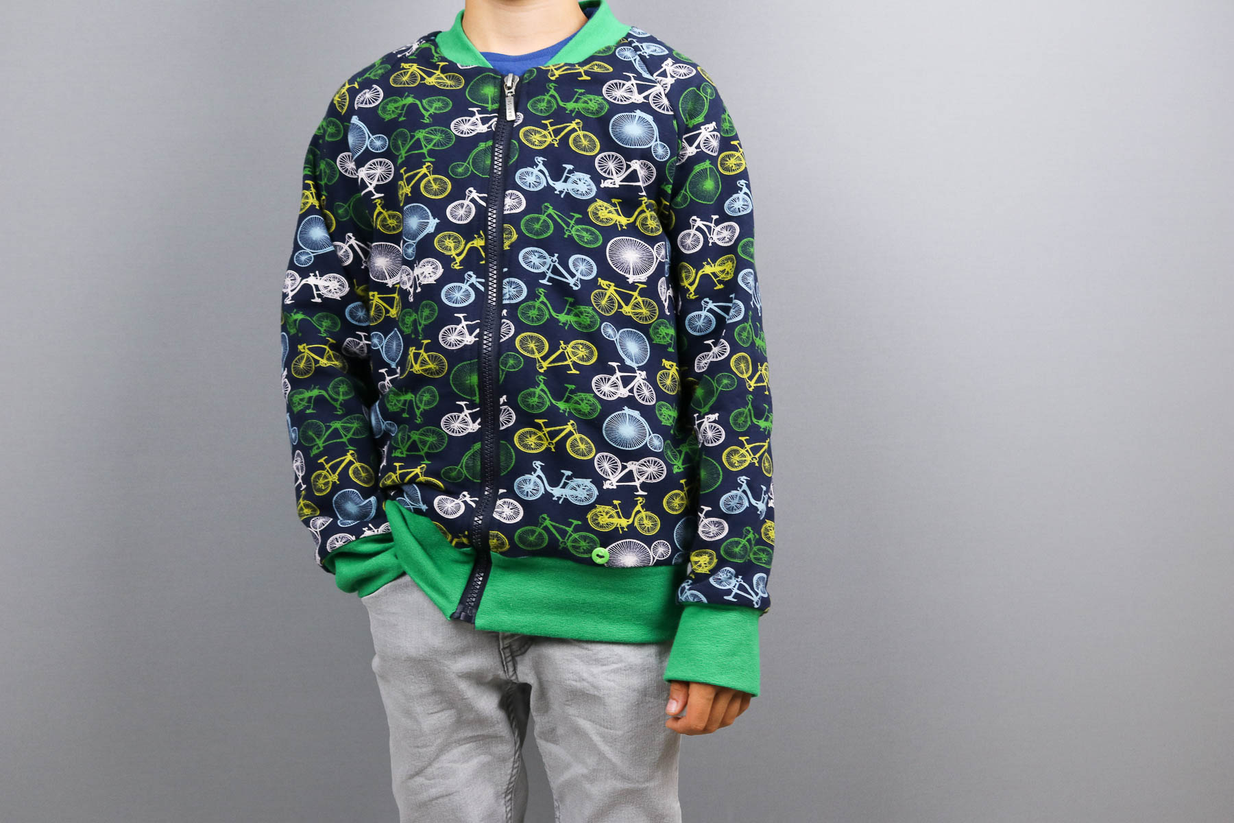 Eine Collegejacke mit Fahrrädern nähen. JanaKnöpfchen - Nähen für Jungs